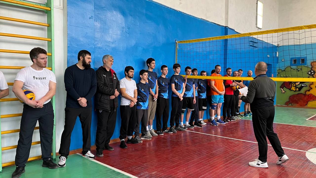 Предновогодний товарищеский турнир по волейболу.